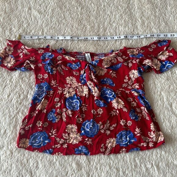 American Rag red floral off shoulder ruffle top size small - Picture 11 of 16